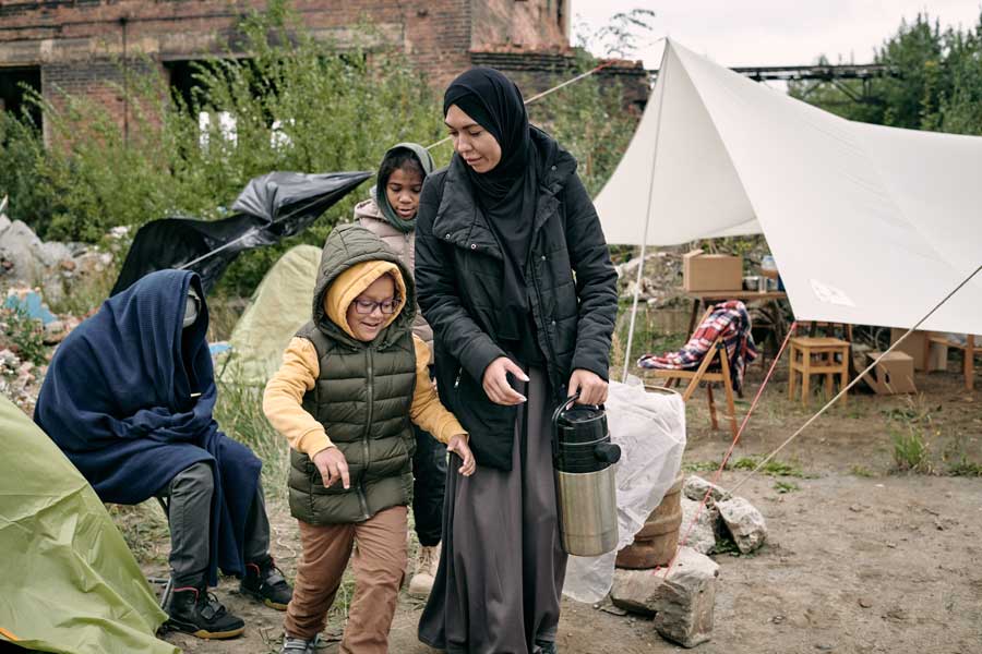 Undocumented Afghan Refugees in Turkey Struggle to Access COVID Treatments, Vaccines